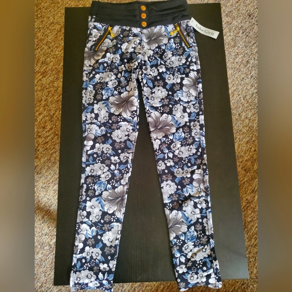 Stretchy pants/leggings, floral pattern